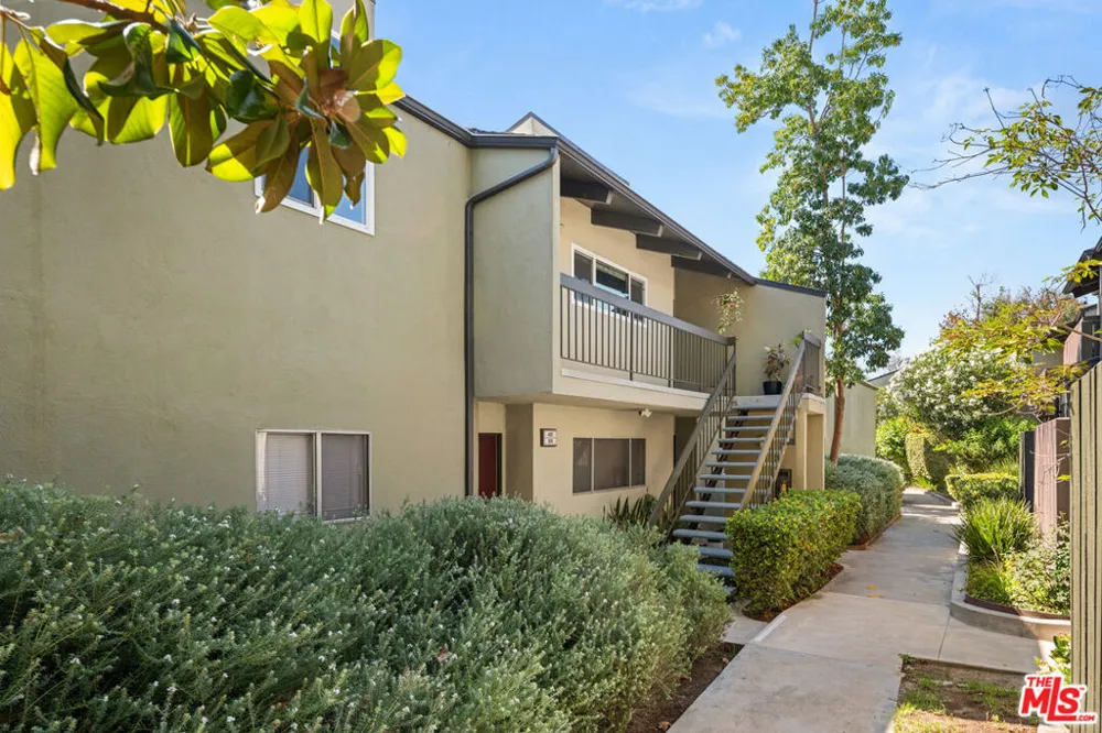 4842 Hollow Corner Road #405 Culver City, CA 90230