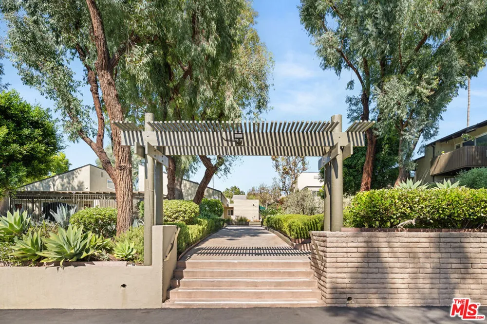 4842 Hollow Corner Road #405 Culver City, CA 90230