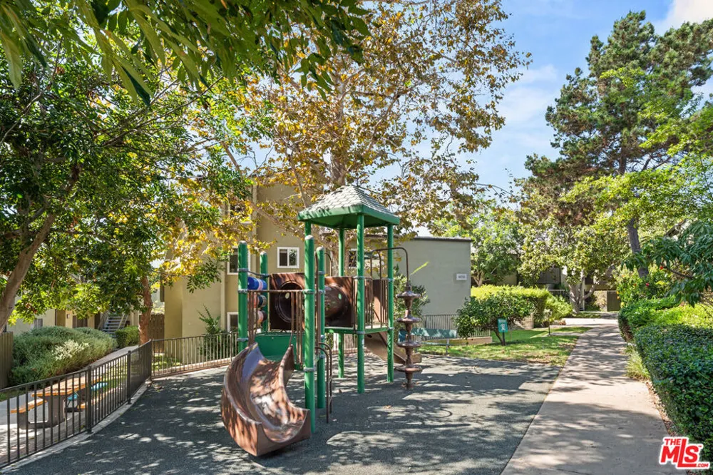 4842 Hollow Corner Road #405 Culver City, CA 90230