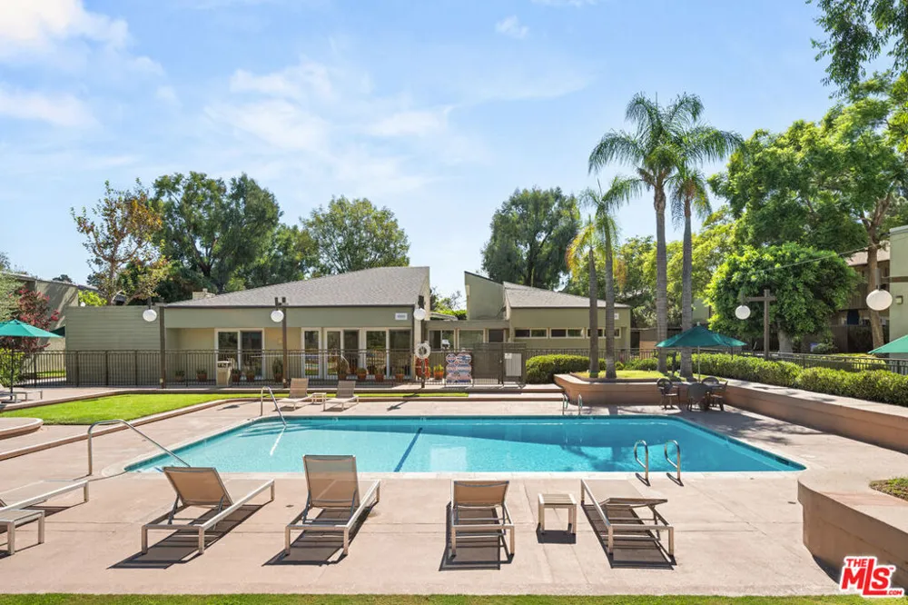 4842 Hollow Corner Road #405 Culver City, CA 90230
