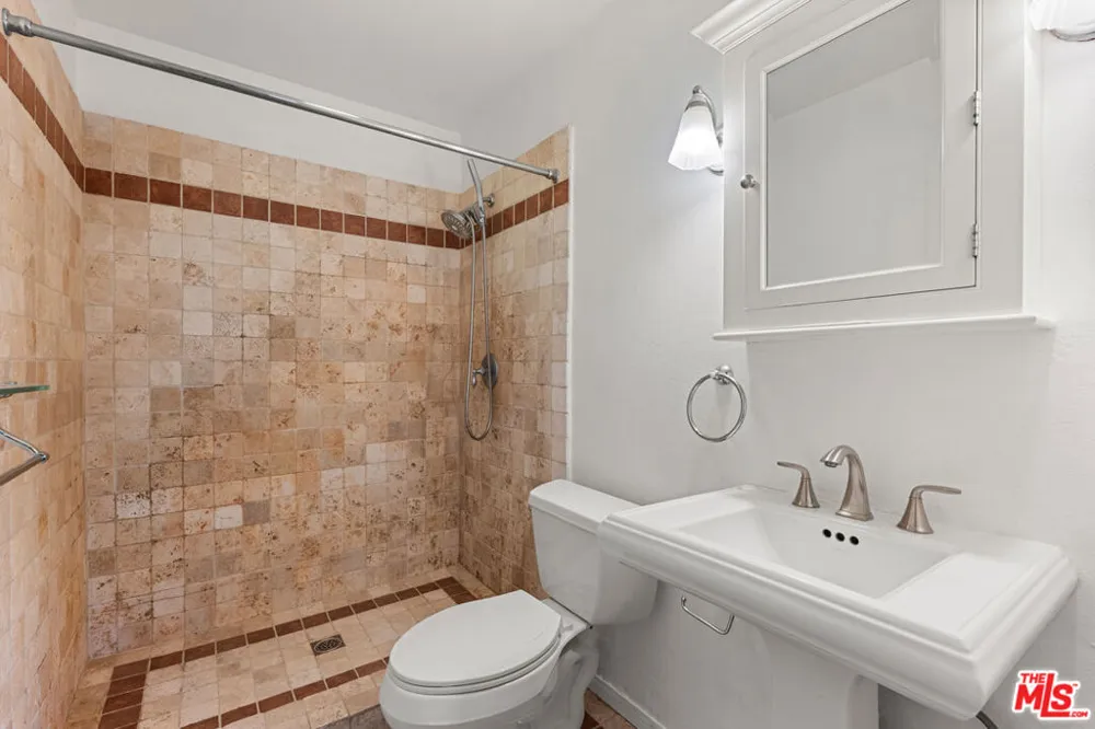 4842 Hollow Corner Road #405 Culver City, CA 90230