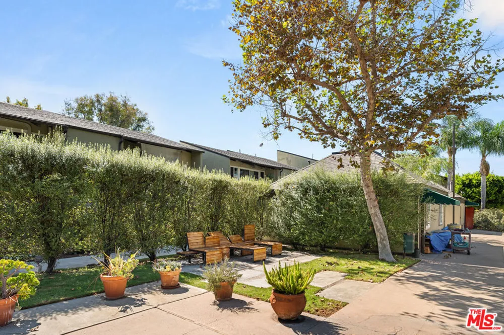 4842 Hollow Corner Road #405 Culver City, CA 90230