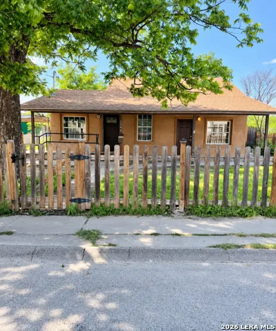 1204 W GARZA ST