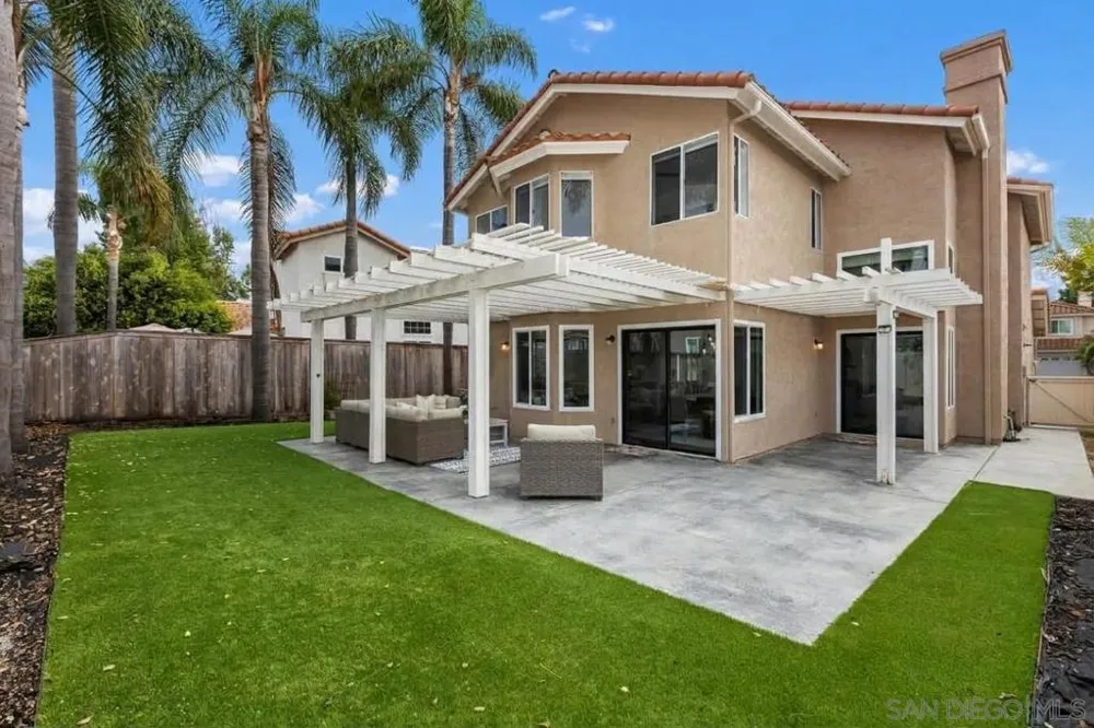 1967 Spanish Oak Way Vista, CA 92081