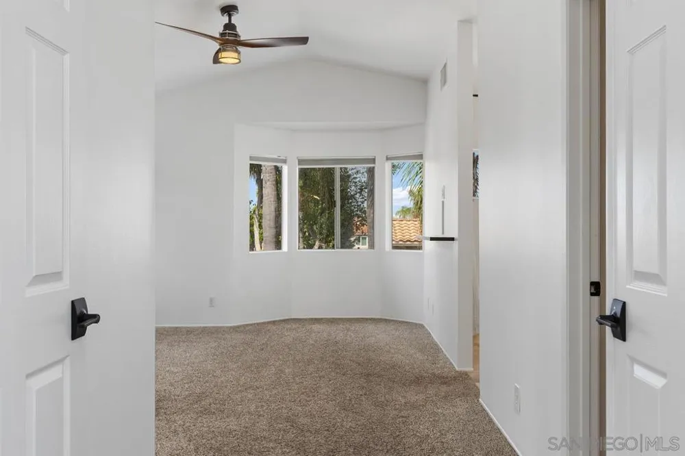 1967 Spanish Oak Way Vista, CA 92081