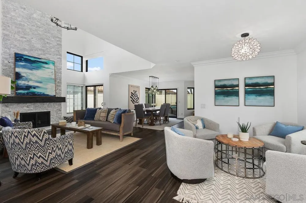 1967 Spanish Oak Way Vista, CA 92081