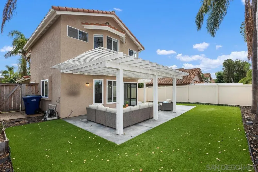 1967 Spanish Oak Way Vista, CA 92081