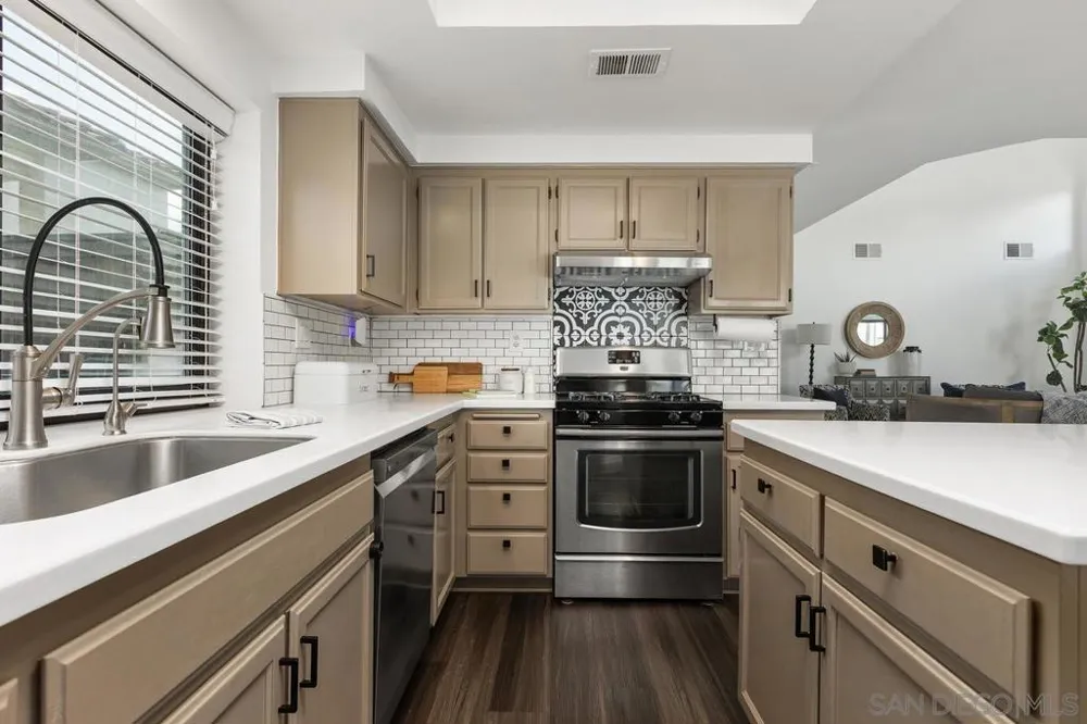 1967 Spanish Oak Way Vista, CA 92081
