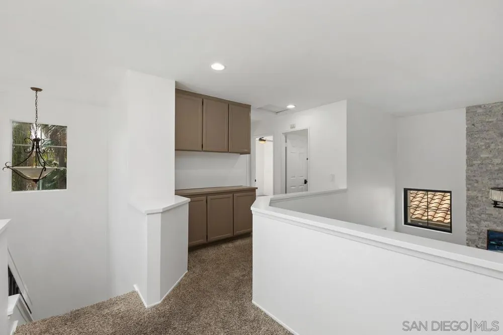 1967 Spanish Oak Way Vista, CA 92081