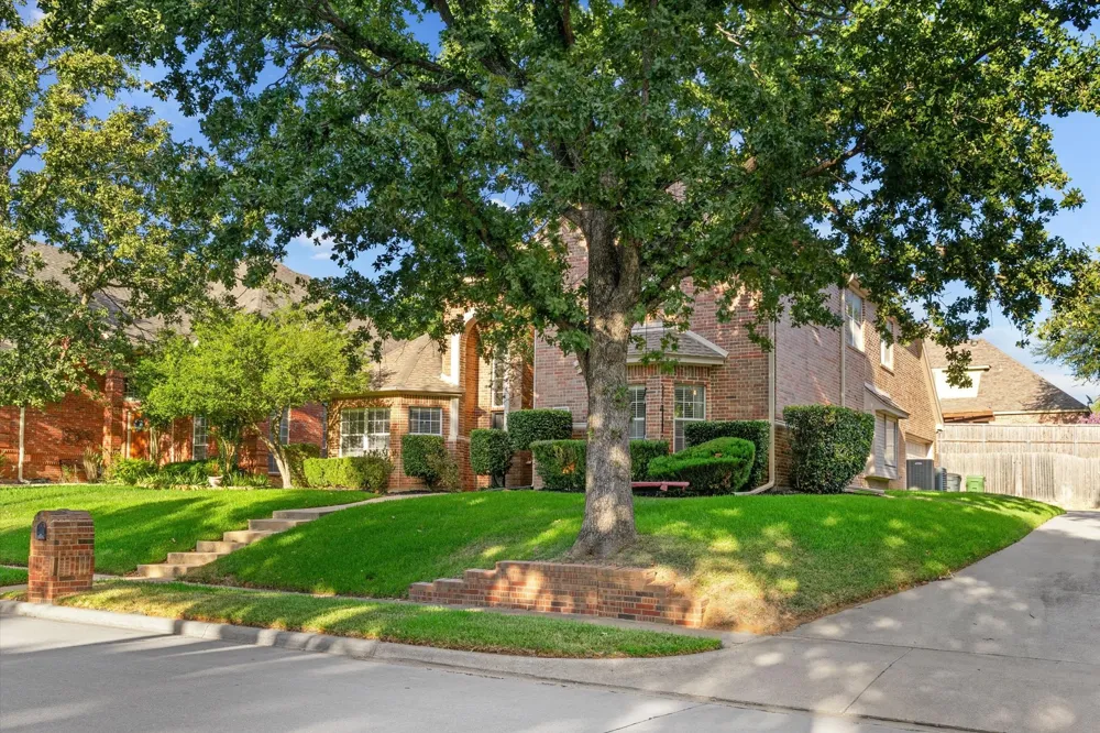 8212 Hallmark Drive North Richland Hills, TX 76182
