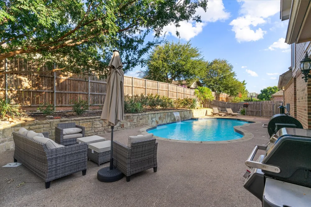 8212 Hallmark Drive North Richland Hills, TX 76182