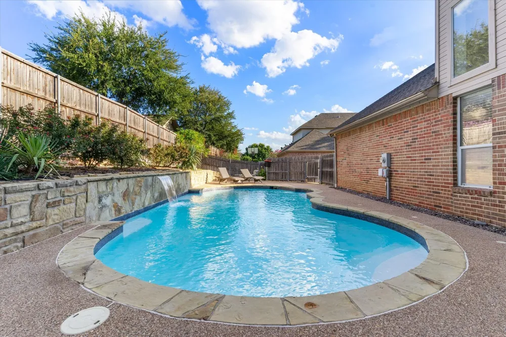 8212 Hallmark Drive North Richland Hills, TX 76182