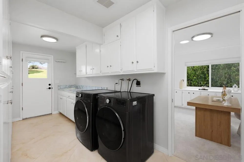 12262 Ranch House San Diego, CA 92128