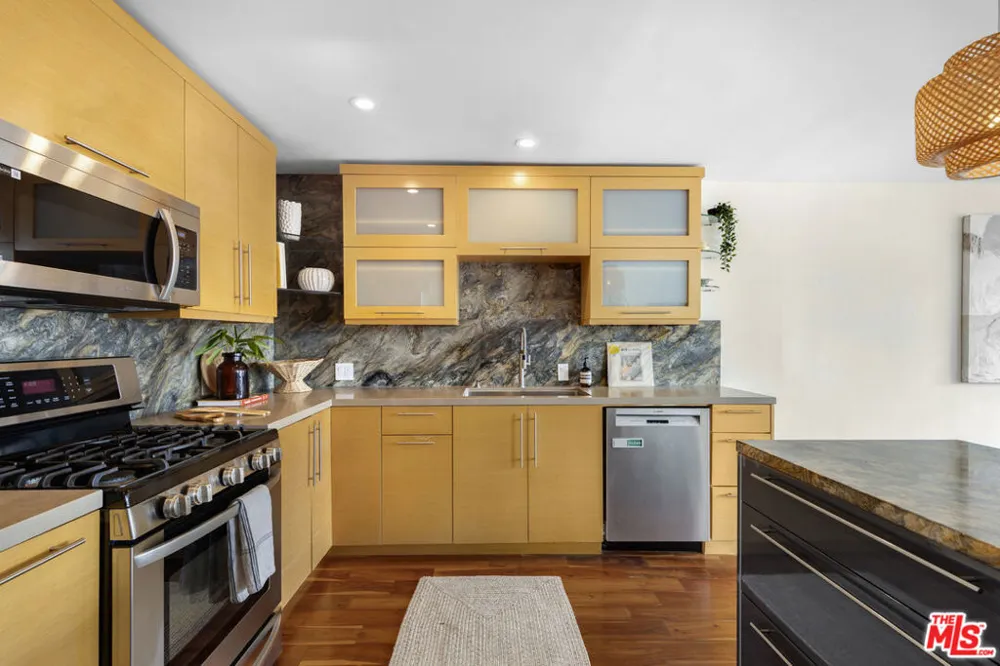 1214 14th Street #203 Santa Monica, CA 90404