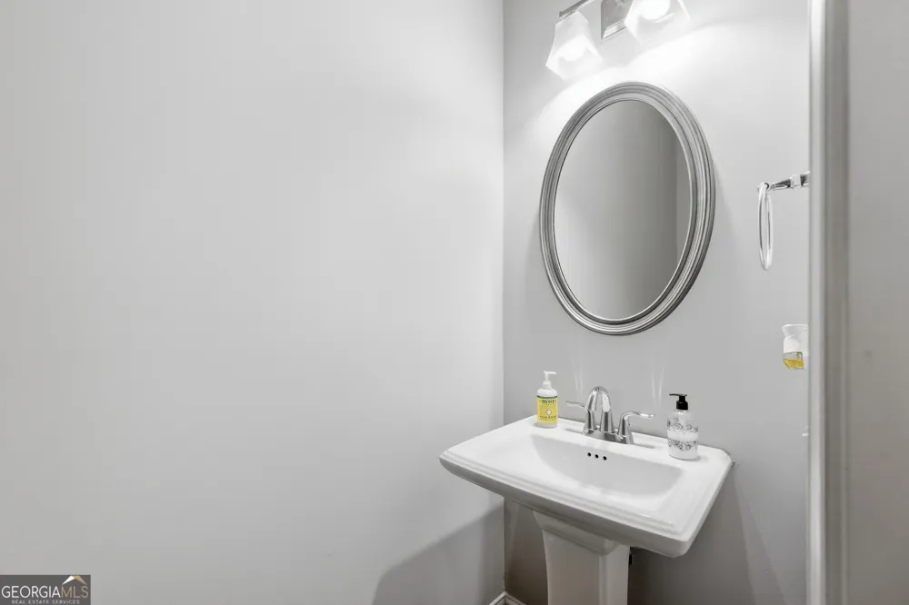 1008 Candela LN Smyrna, GA 30082