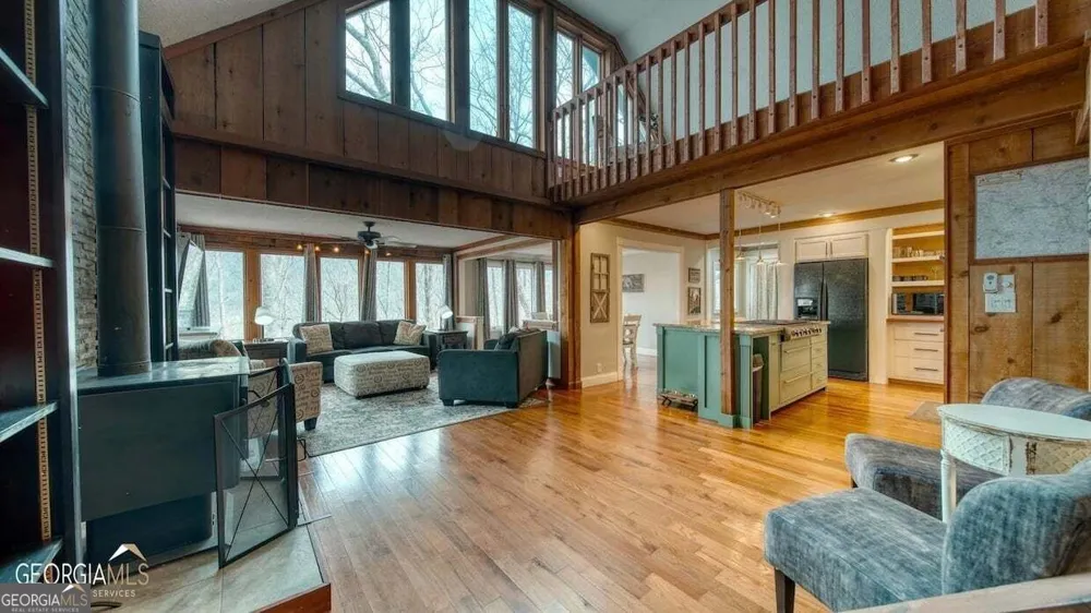 555 Laurel Ridge DR Ellijay, GA 30536