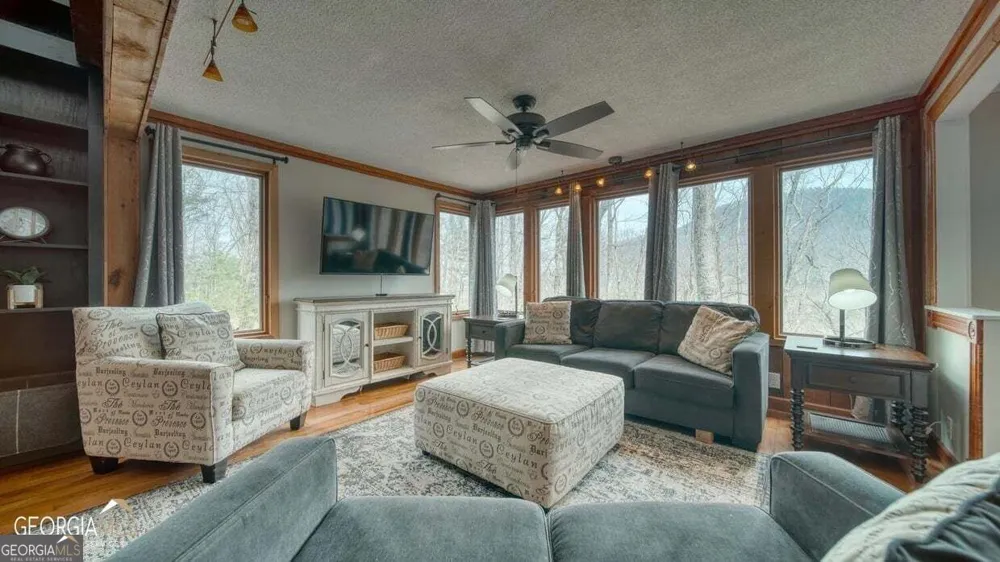 555 Laurel Ridge DR Ellijay, GA 30536