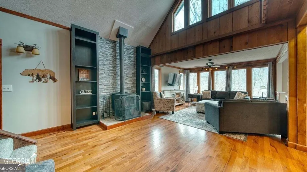 555 Laurel Ridge DR Ellijay, GA 30536