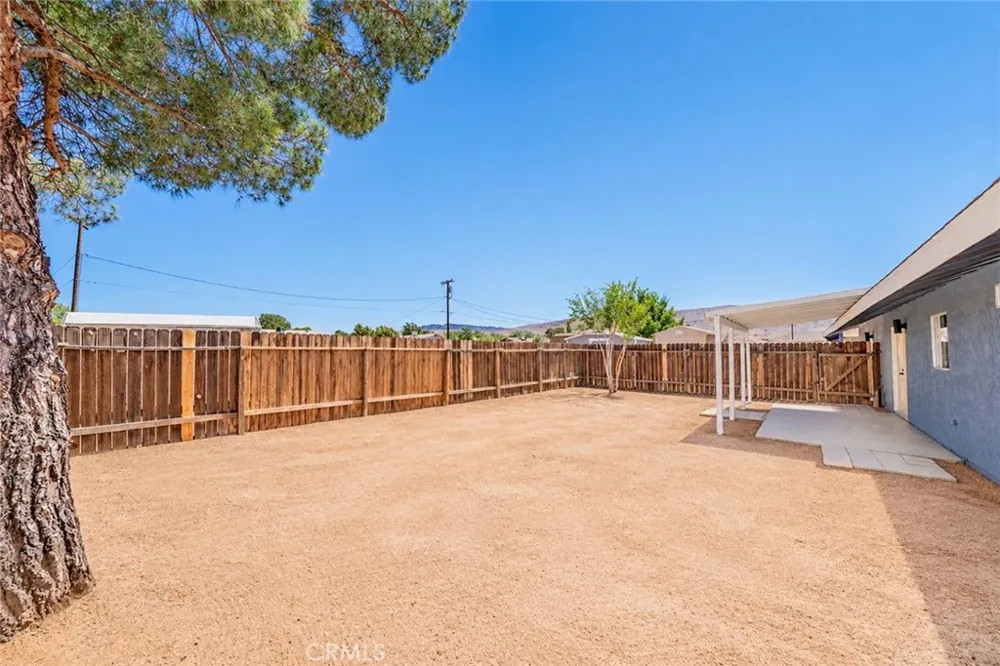 10577 Tecopa Apple Valley, CA 92308
