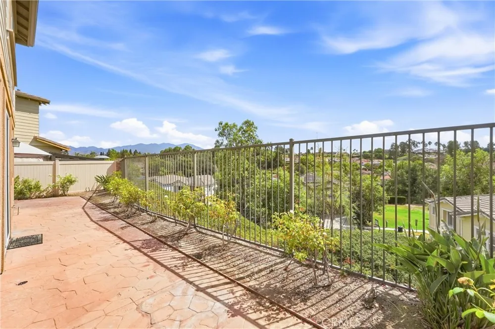 212 Summit Vista Lake Forest, CA 92630