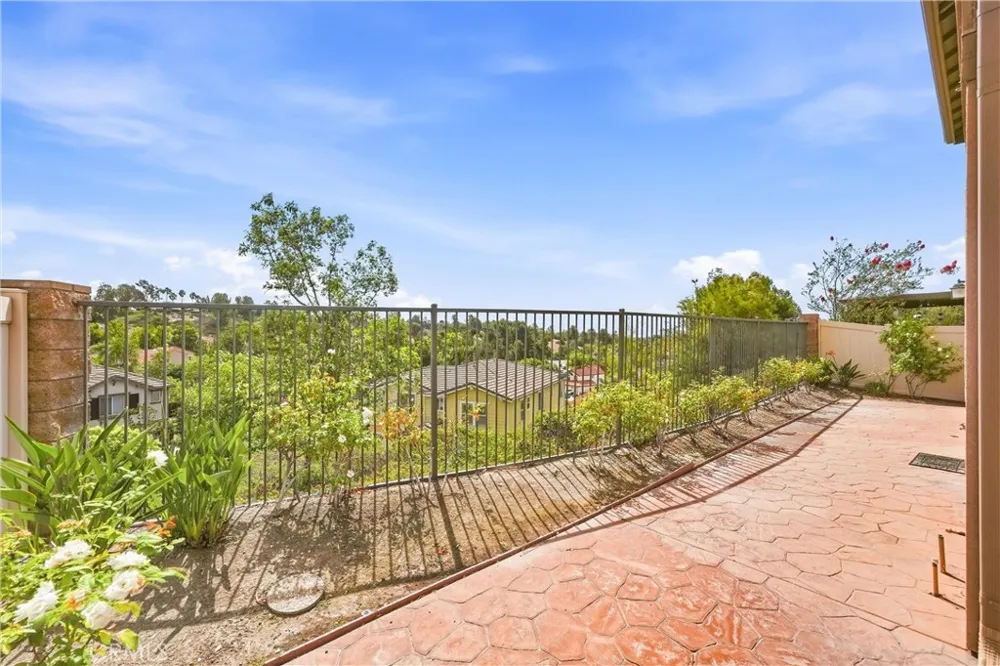 212 Summit Vista Lake Forest, CA 92630