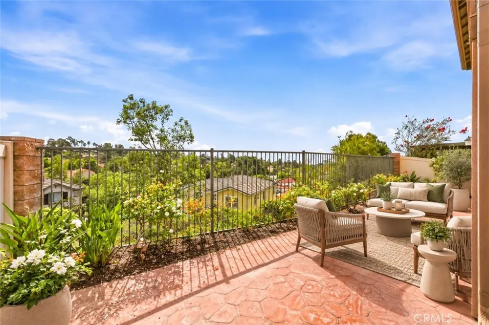 212 Summit Vista Lake Forest, CA 92630