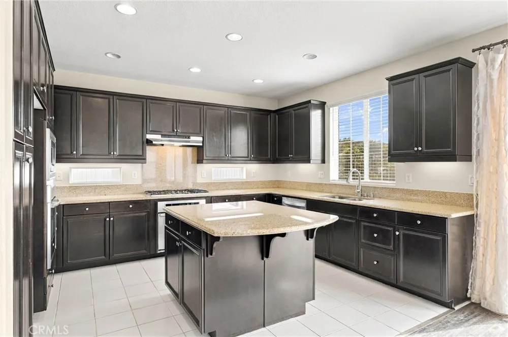 212 Summit Vista Lake Forest, CA 92630