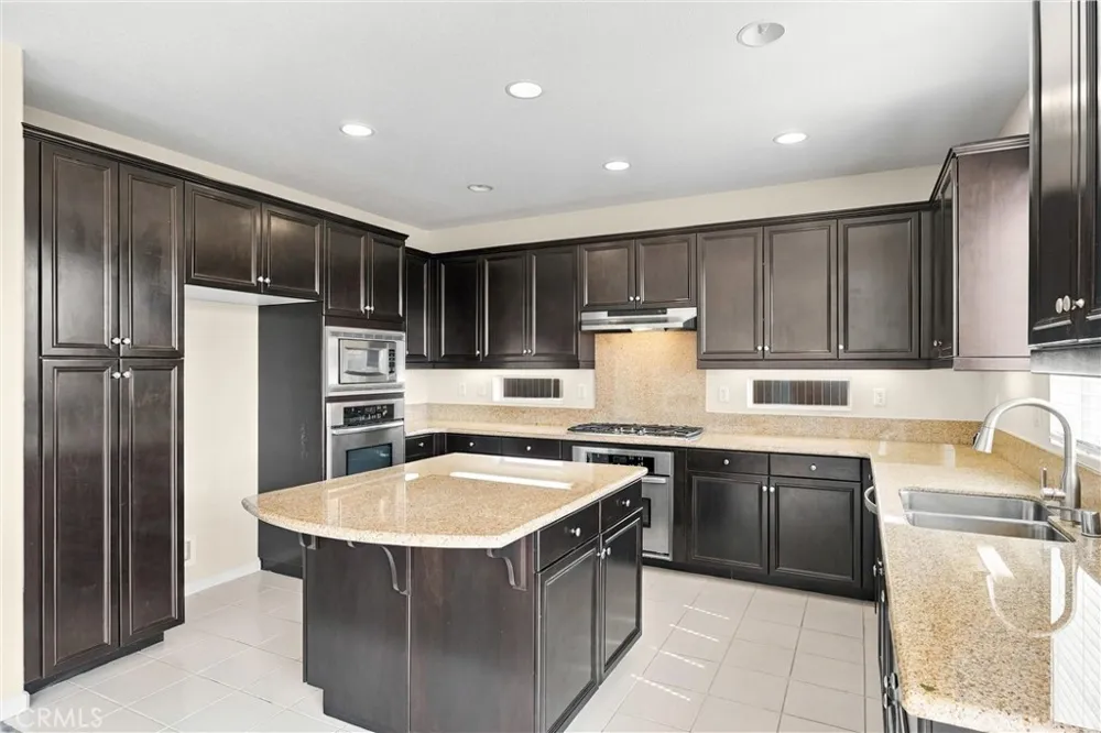 212 Summit Vista Lake Forest, CA 92630