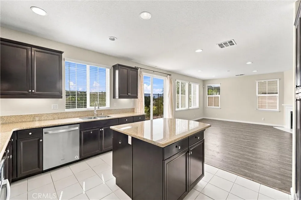 212 Summit Vista Lake Forest, CA 92630