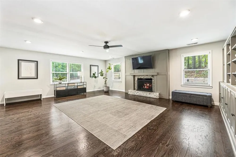 109 Juniper Street Roswell, GA 30075