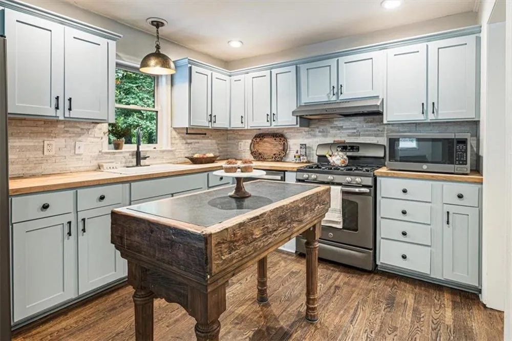 109 Juniper Street Roswell, GA 30075