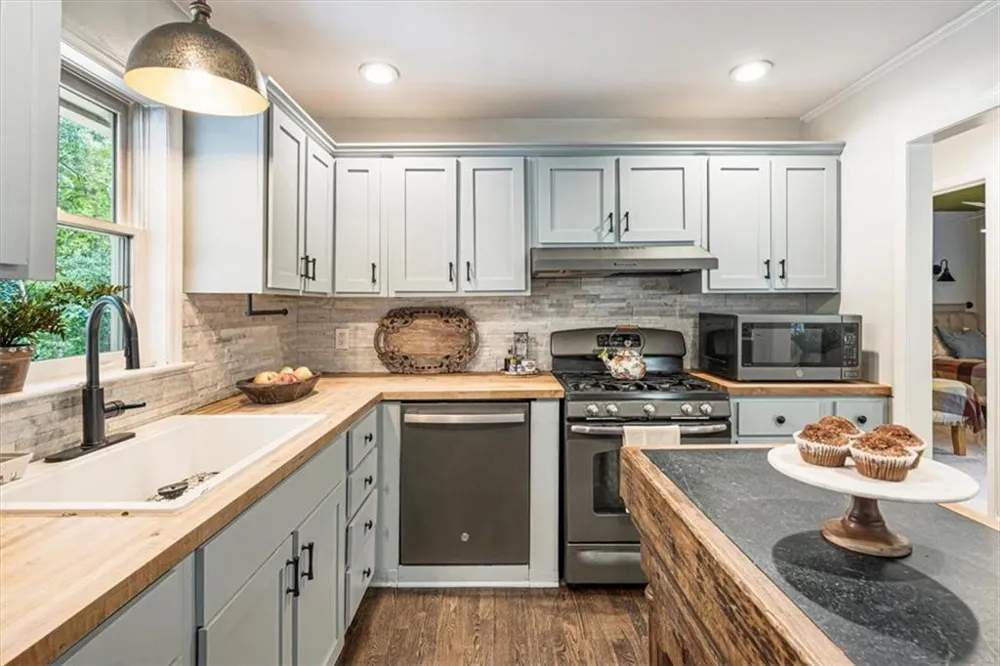 109 Juniper Street Roswell, GA 30075