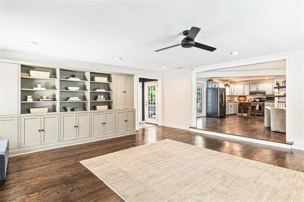 109 Juniper Street Roswell, GA 30075