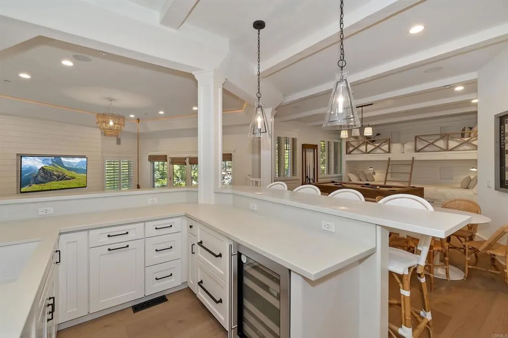 27567 West Shore Rd Lake Arrowhead, CA 92352