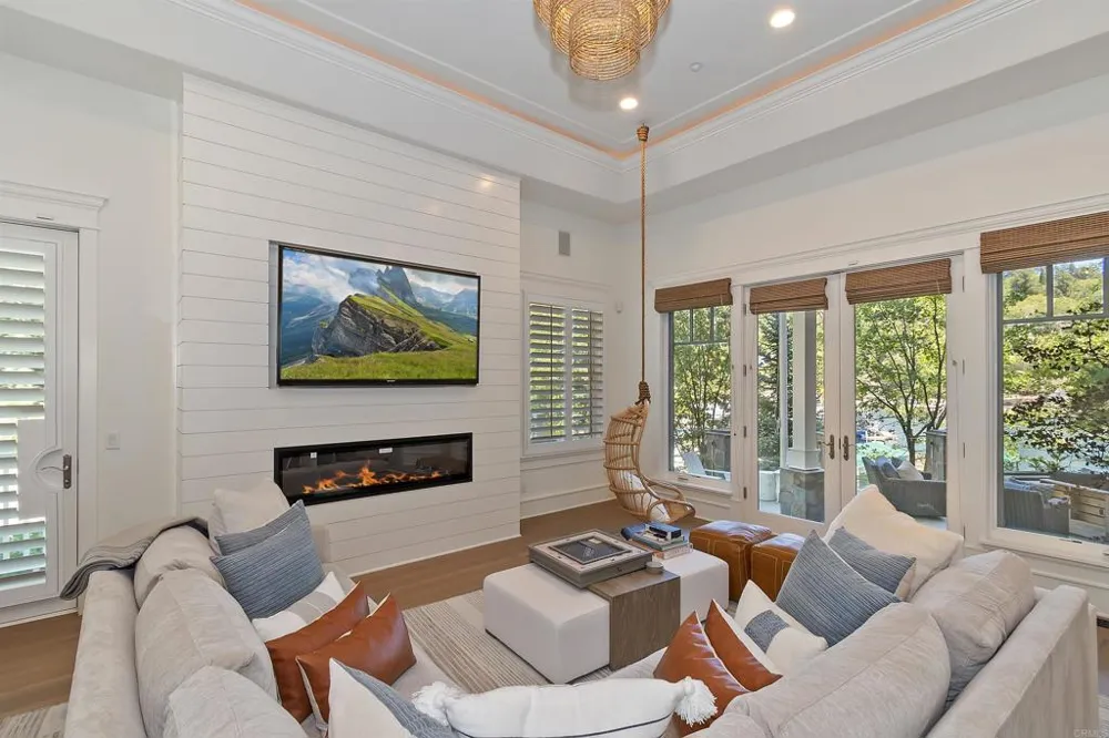 27567 West Shore Rd Lake Arrowhead, CA 92352