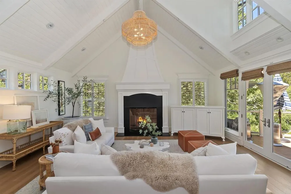 27567 West Shore Rd Lake Arrowhead, CA 92352