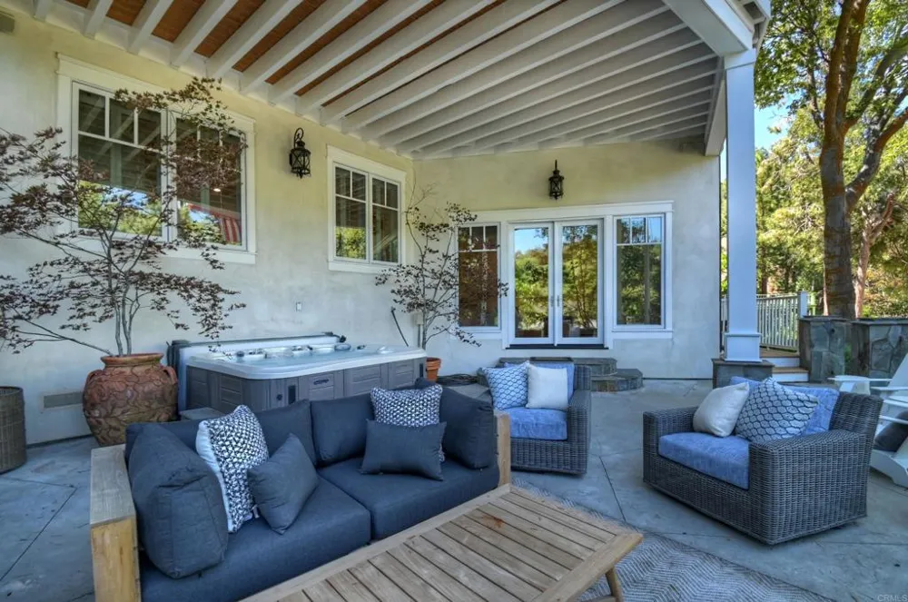 27567 West Shore Rd Lake Arrowhead, CA 92352
