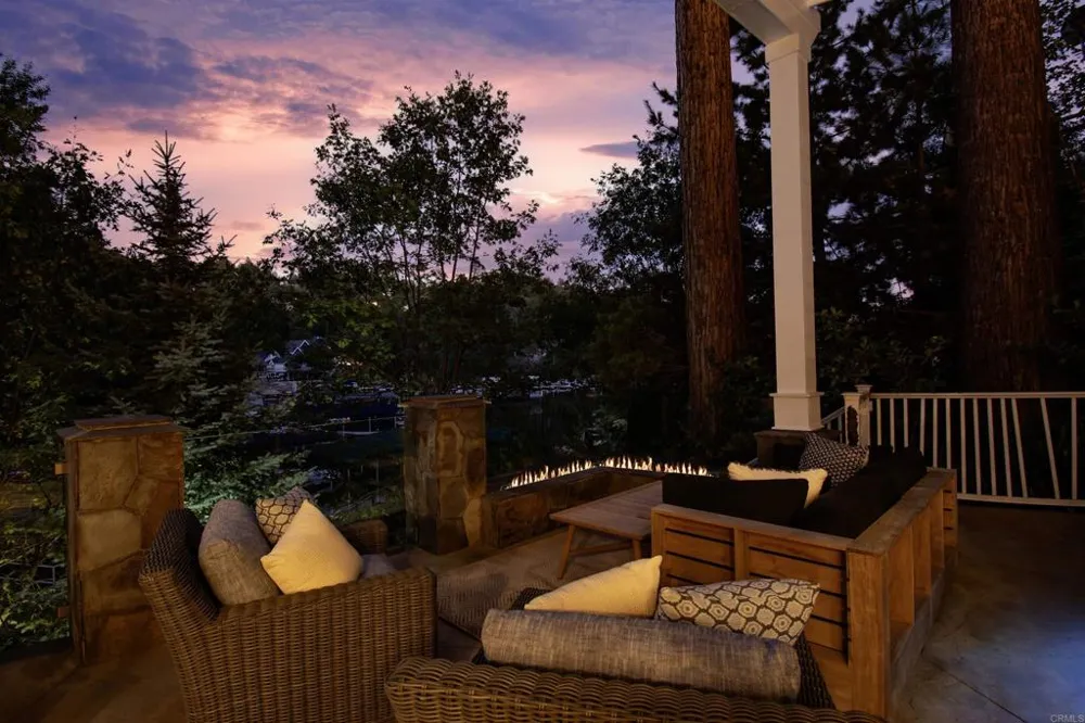 27567 West Shore Rd Lake Arrowhead, CA 92352