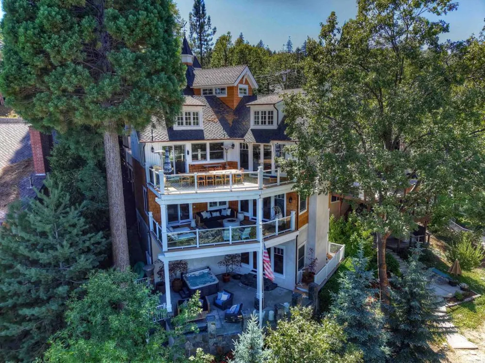 27567 West Shore Rd Lake Arrowhead, CA 92352