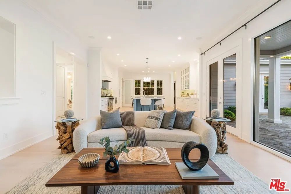 1014 El Medio Avenue Los Angeles, CA 90272