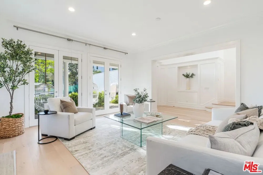 1014 El Medio Avenue Los Angeles, CA 90272