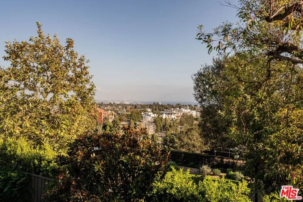 1014 El Medio Avenue Los Angeles, CA 90272