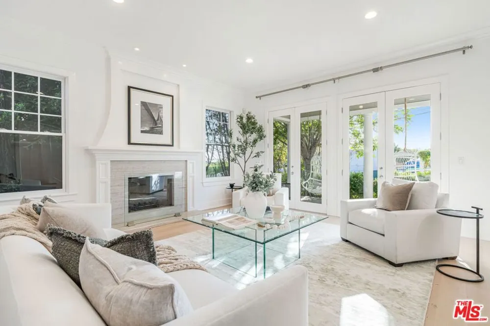 1014 El Medio Avenue Los Angeles, CA 90272