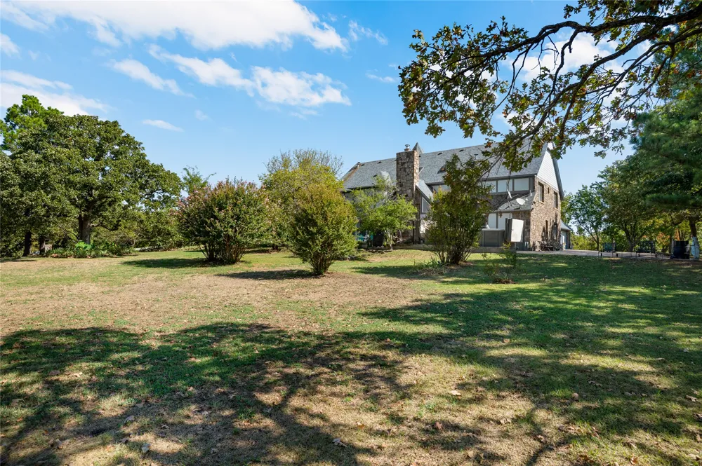 15594 Overlook Drive Skiatook, OK 74070