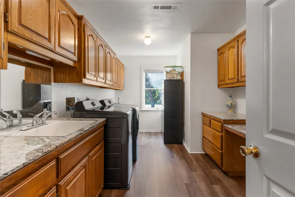 15594 Overlook Drive Skiatook, OK 74070