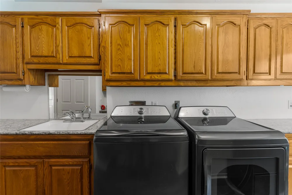 15594 Overlook Drive Skiatook, OK 74070