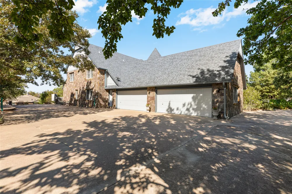 15594 Overlook Drive Skiatook, OK 74070