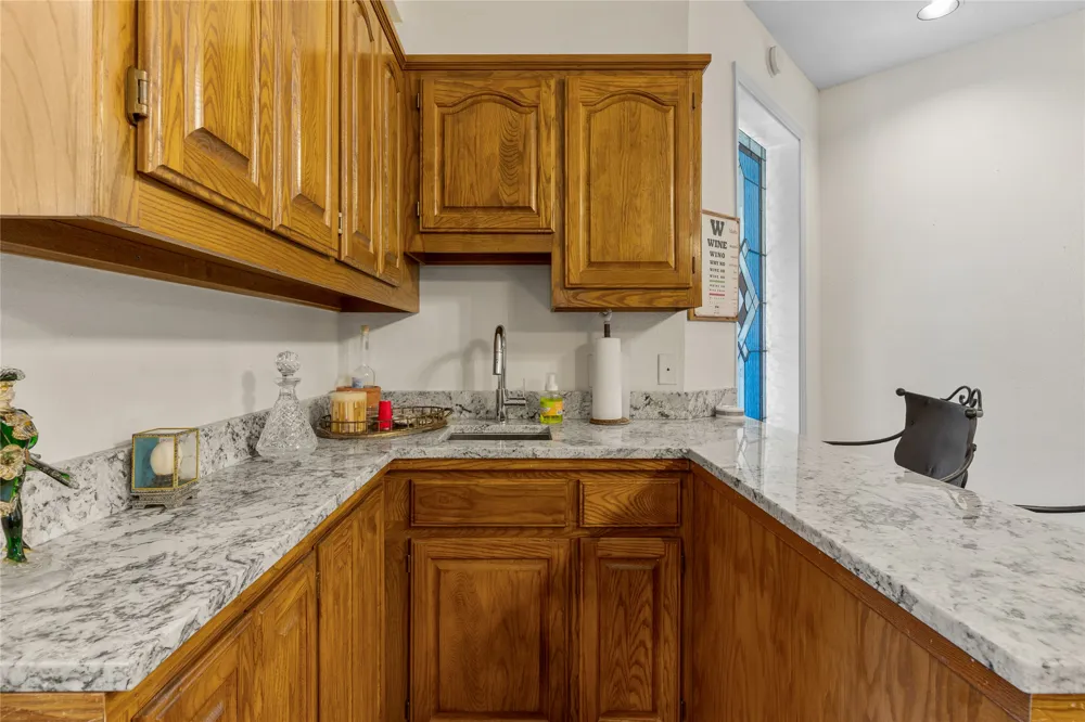 15594 Overlook Drive Skiatook, OK 74070