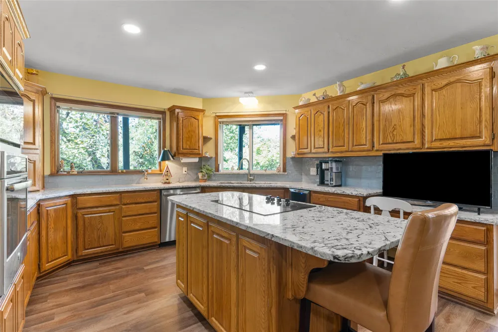 15594 Overlook Drive Skiatook, OK 74070