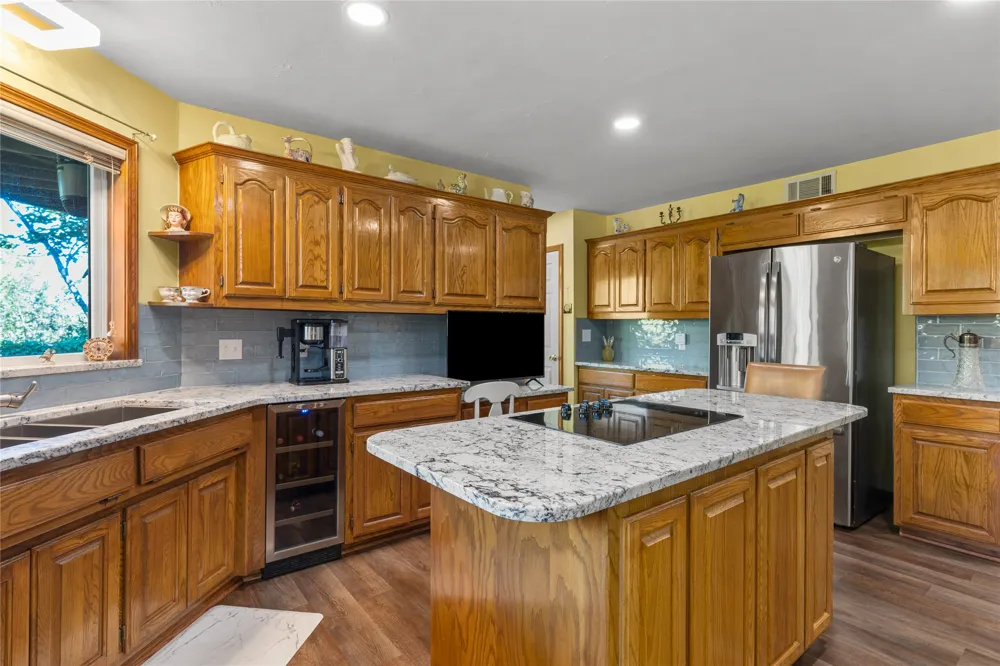 15594 Overlook Drive Skiatook, OK 74070